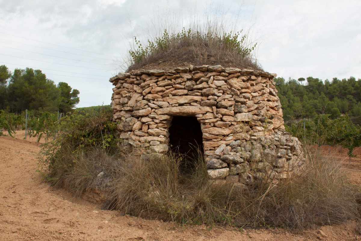 barraca entre vinyes - ruta entre barraques de pedra seca barraca entre vinyes - ruta entre barraques de pedra seca
